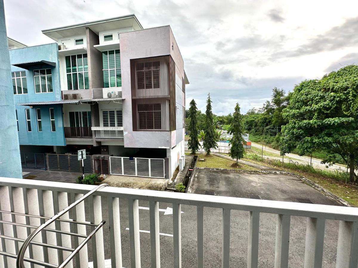 Springfield 3-Storey Cheerful Townhouse #Yoyo Homestay SDK Dış mekan fotoğraf